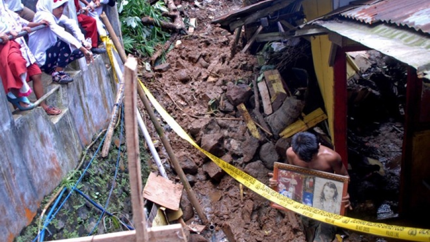 Indonesia: landslides, flash floods claim 10 lives