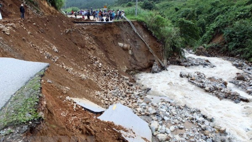 
        Floods, landslides leave 19 dead, 11 missing in Lai Chau, Ha Giang
                              