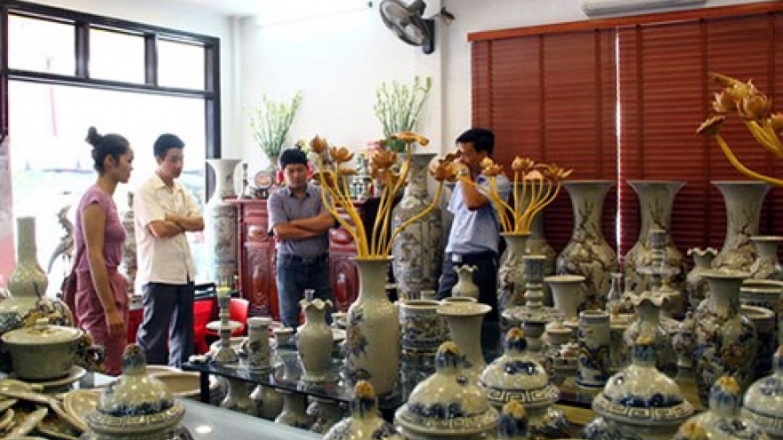Hanoi craft villages earn more than VND20 trillion in 2017