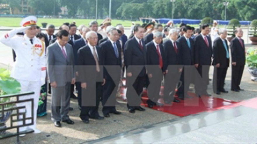 National leaders pay respect to President Ho Chi Minh
