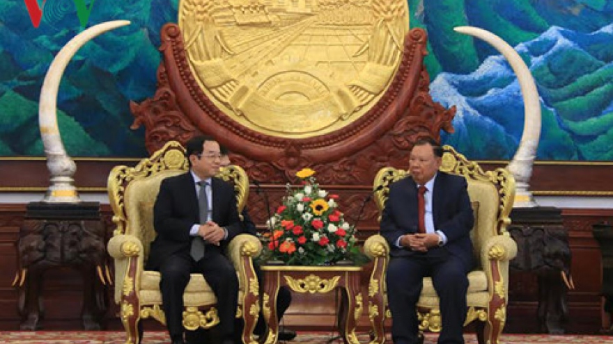 Vietnam, Laos should step up relations: Lao Party chief