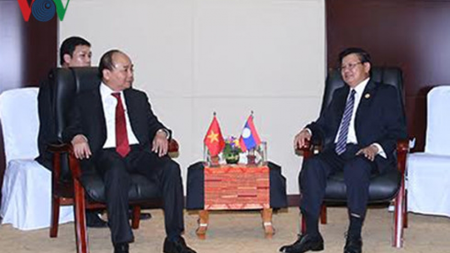Prime Minister meets with Lao, Philippine leaders