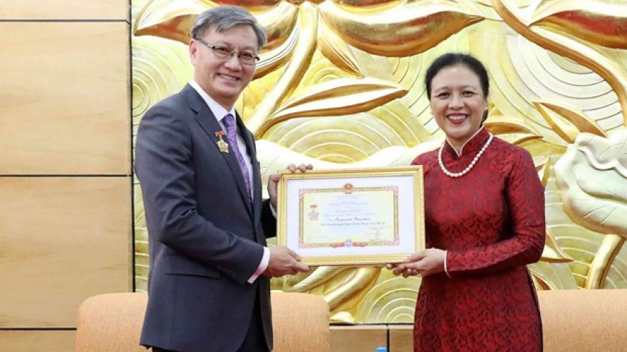 Lao Ambassador awarded with Vietnam’s friendship medal
