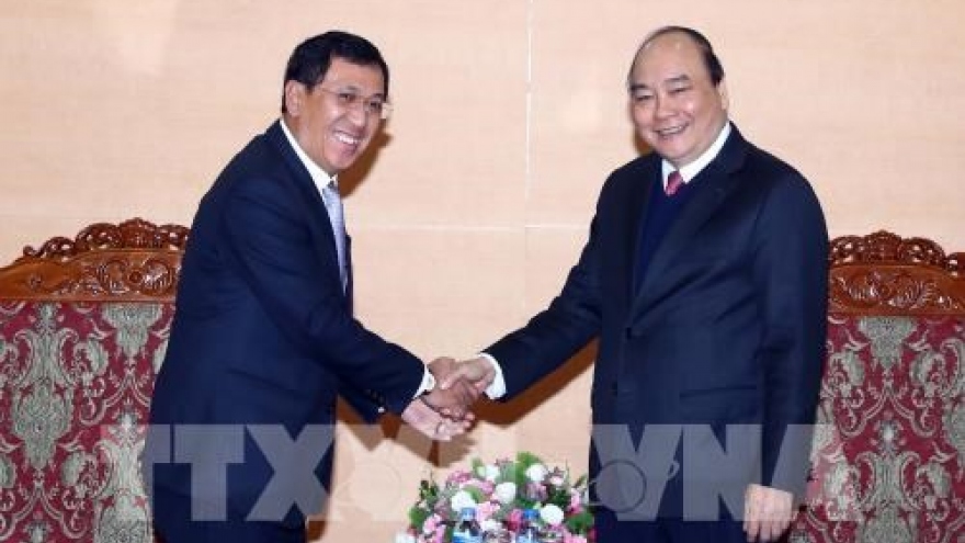 PM Nguyen Xuan Phuc hails Vietnam-Laos banking cooperation