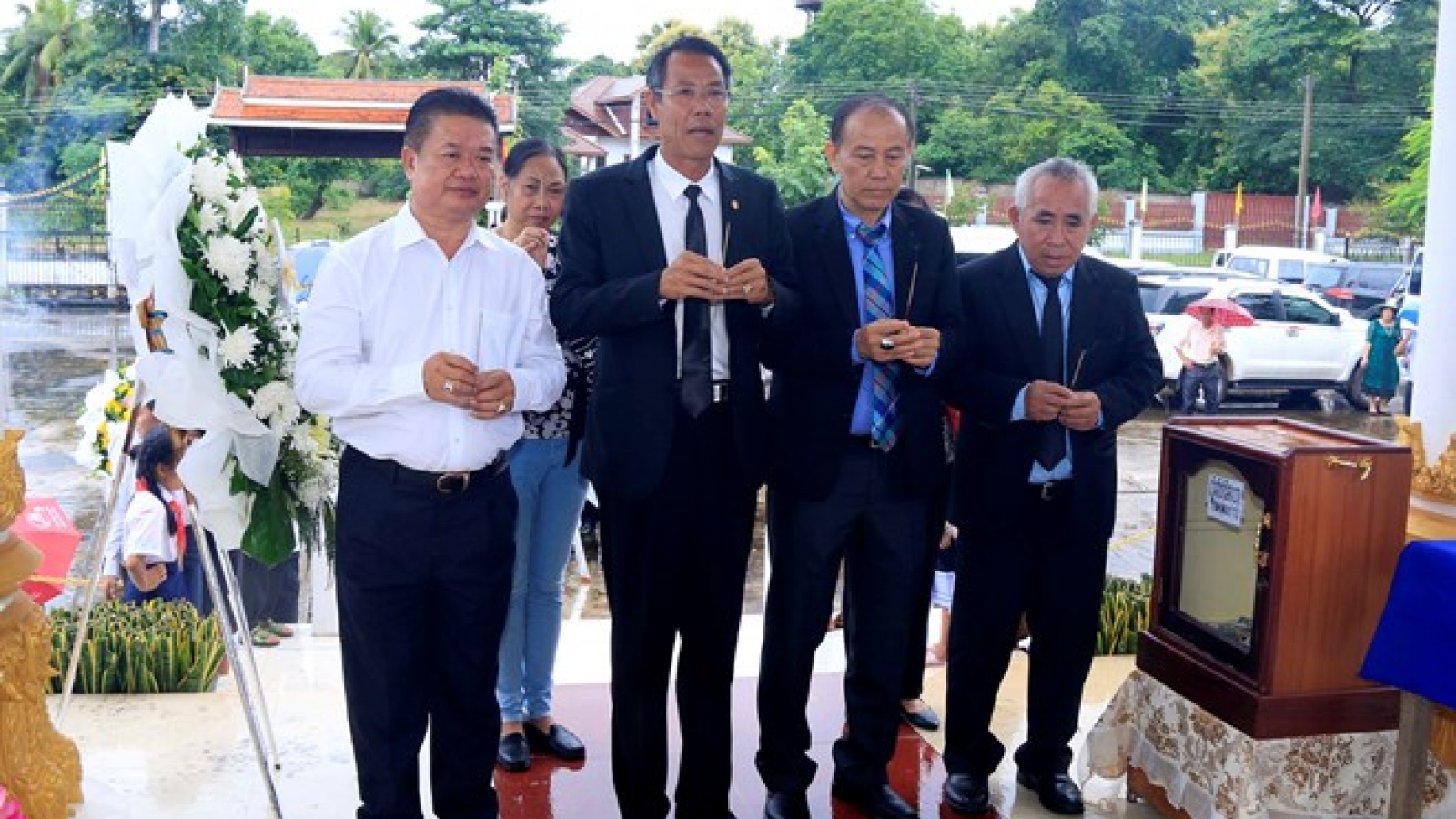 Incense offering event commemorates heroic martyrs in Laos