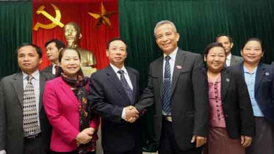 Vietnam, Laos trade union boost links