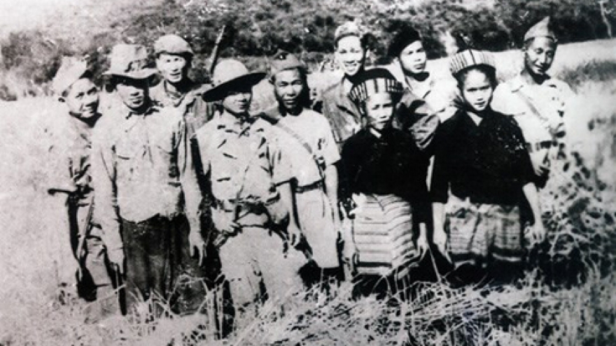 Vietnamese volunteer soldiers honoured by Lao State