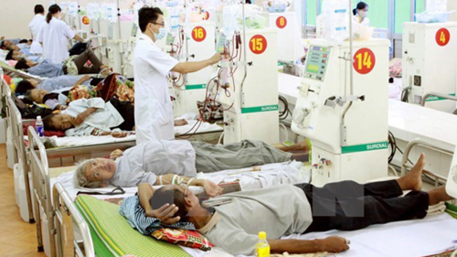 Vietnam supports Laos’ military hospital with telemedicine system