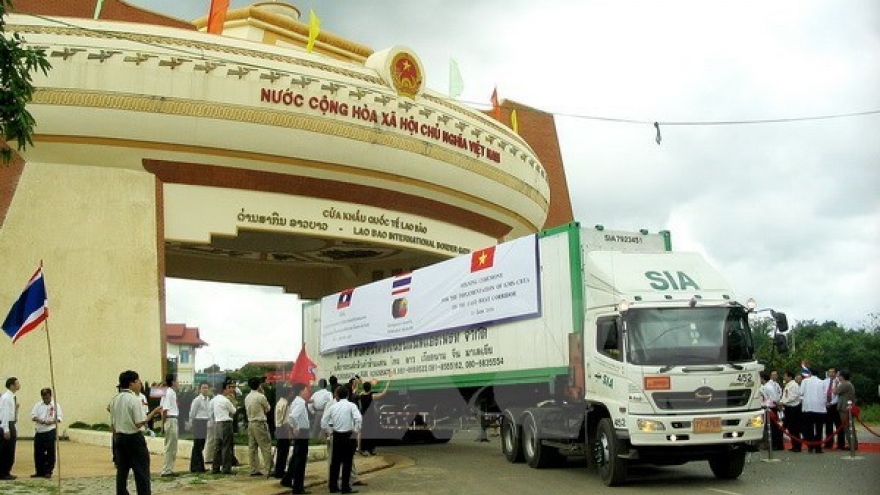 Committees work to facilitate Vietnamese, Lao enterprises