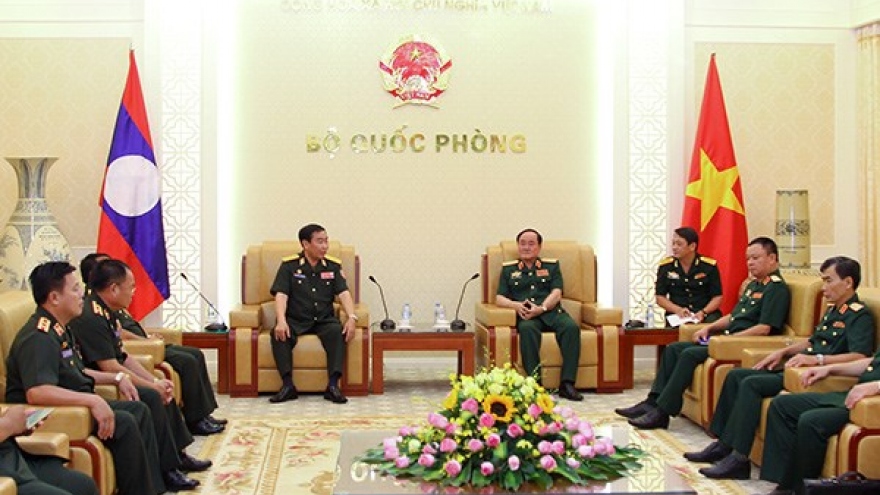 
        Vietnam fosters defence links with Laos, US
                              