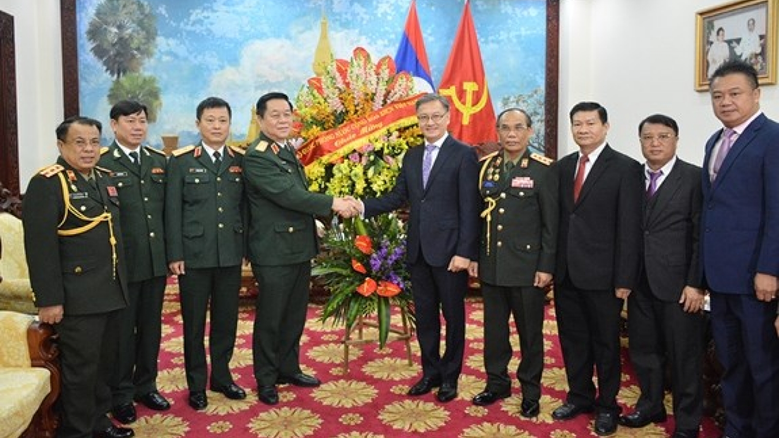 Vietnam congratulates Laos on army’s 70th anniversary