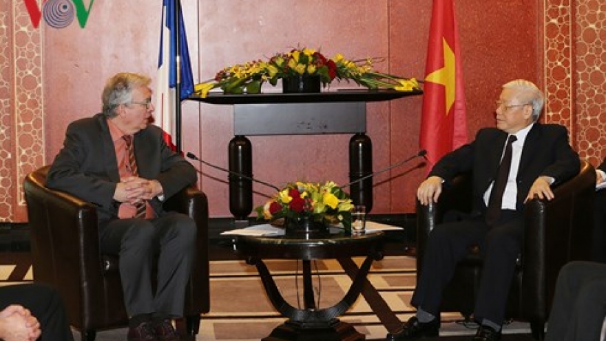 CPV General Secretary meets with leader of French Communist Party