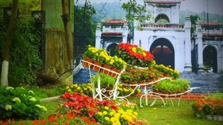 
        Flower street welcomes National Tourism Year
                              