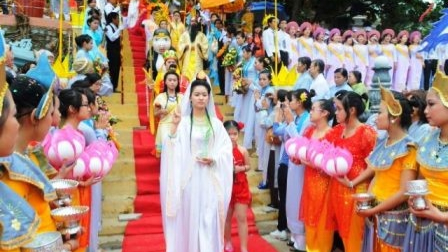 Quan The Am festival opens in Da Nang city