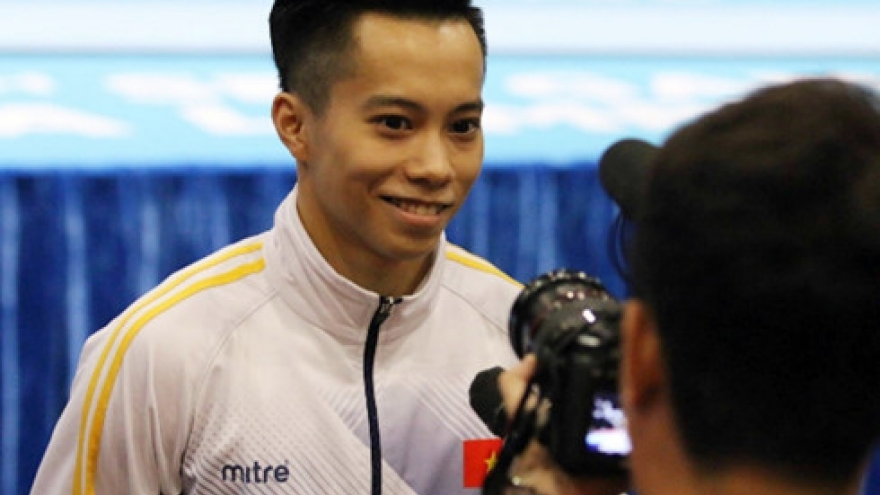 Le Thanh Tung wins gold in the men’s vault final