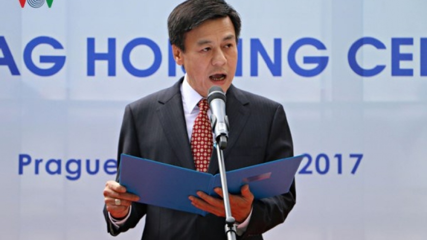 Ambassador strives to bridge Vietnam with Czech localities