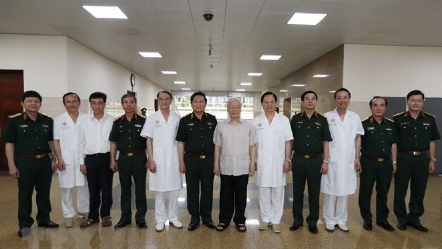 Party chief congratulates former senior leaders on 80-year Party membership