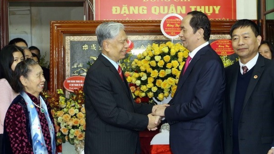 Leaders congratulate general Dang Quan Thuy on 90th birthday
