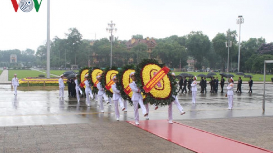 Leaders pay tribute to late President on birth anniversary