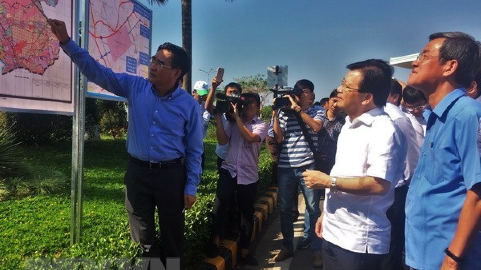 Deputy PM inspects Long Thanh airport project