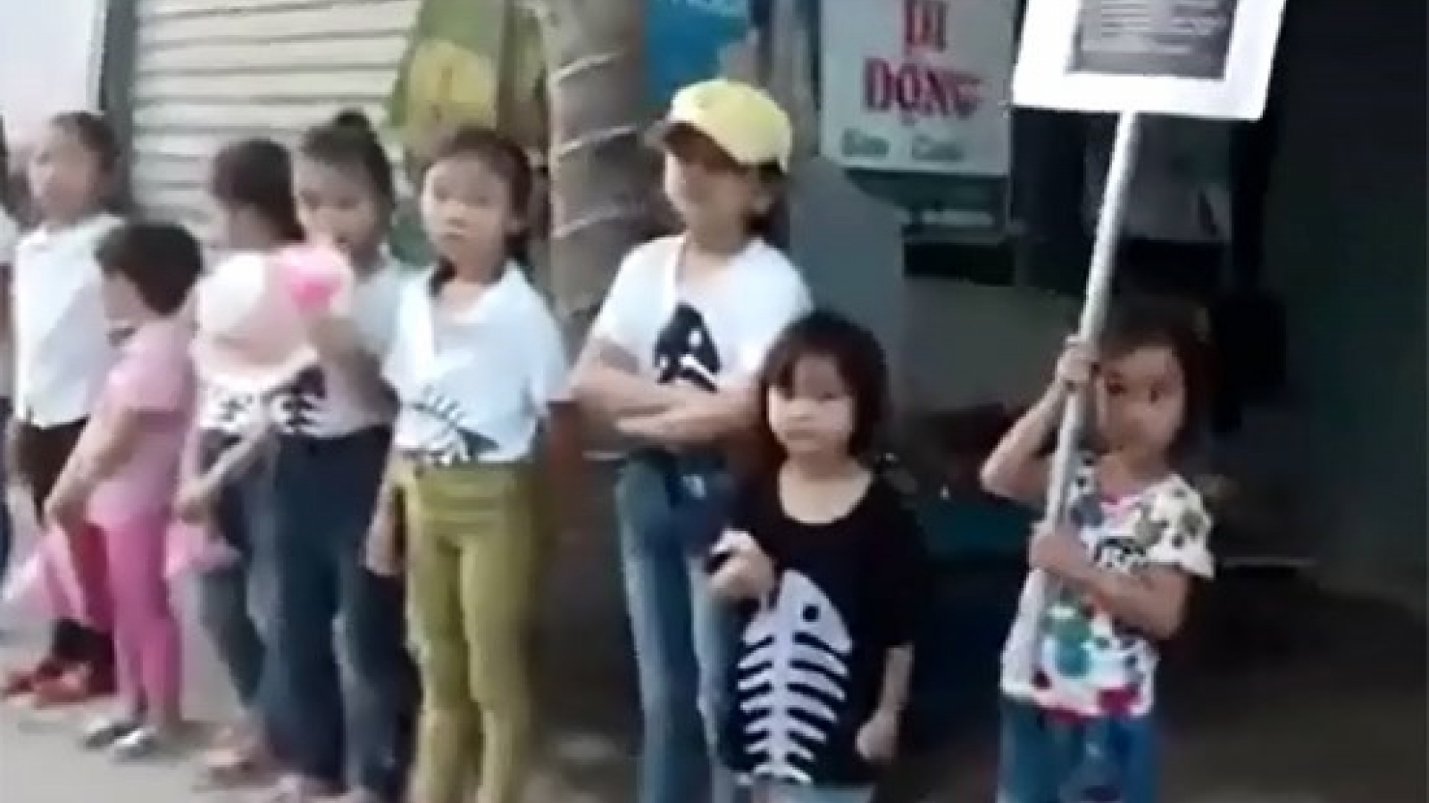 Nghe An veterans denounce local priest’ violations