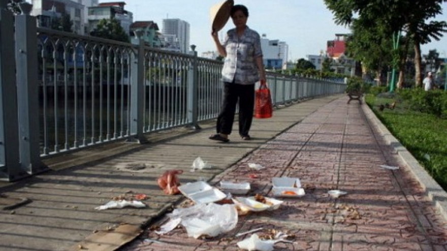 Vietnam intensifies crackdown on public peeing, littering