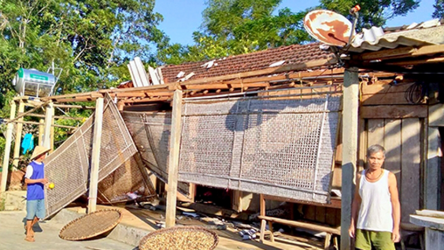 Whirlwind unroofs 130 houses in Ha Tinh