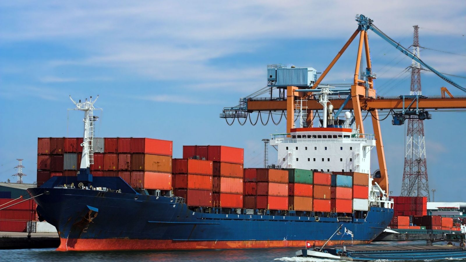 Vietnam develops logistics services for exports