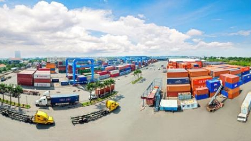 Vietnamese logistics firms remain small, overpowered by foreign services