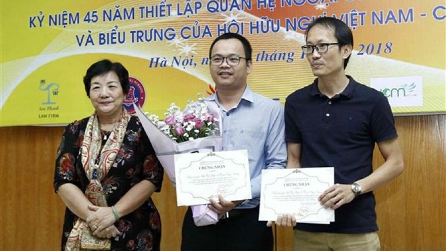 Winners of logo contest for Vietnam-Canada diplomatic ties announced