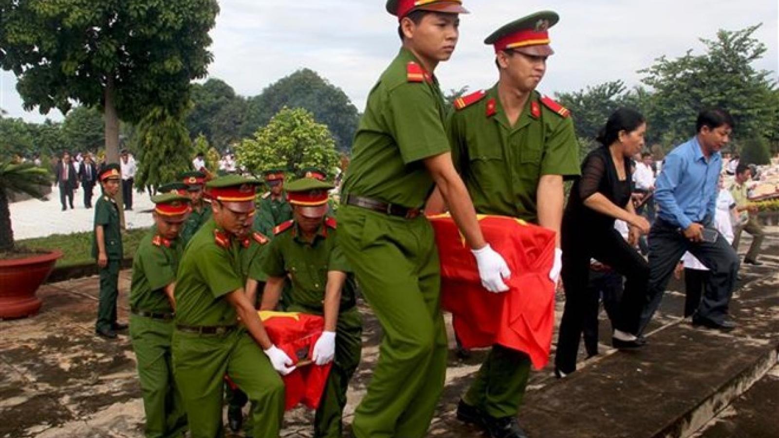 Burial service held for Vietnamese volunteer soldiers in Cambodia