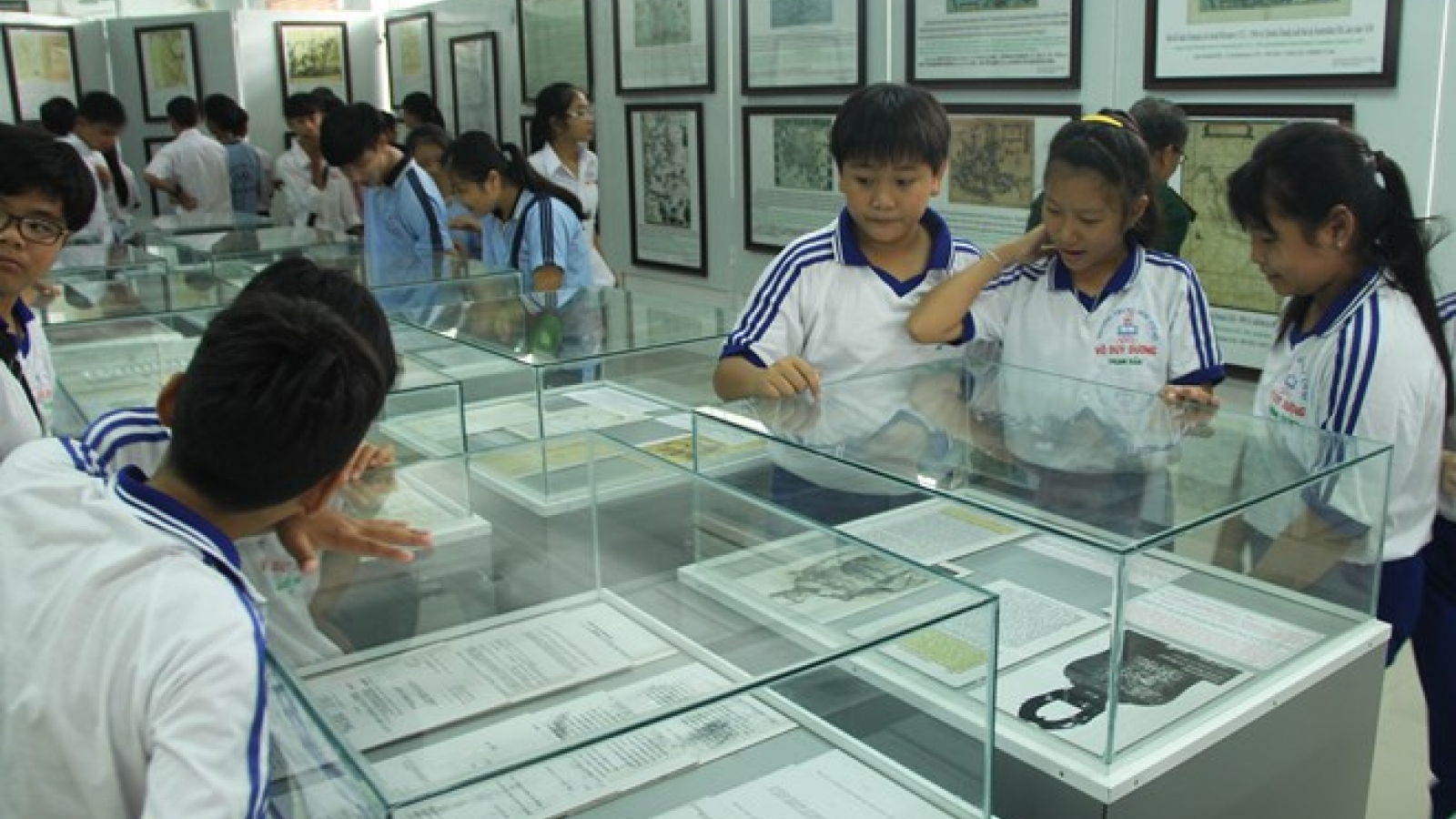 Hoang Sa, Truong Sa exhibition opens in Long An