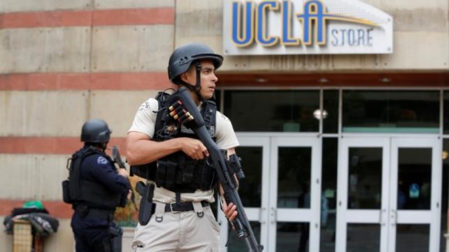 Murder-suicide kills two at UCLA, shuts down campus