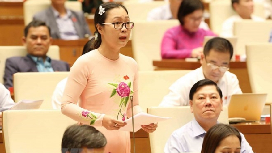 Lawmakers review socio-economic performance
