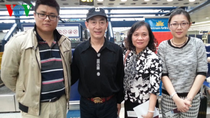Liu Xiao Ling Tong arrives in Vietnam
