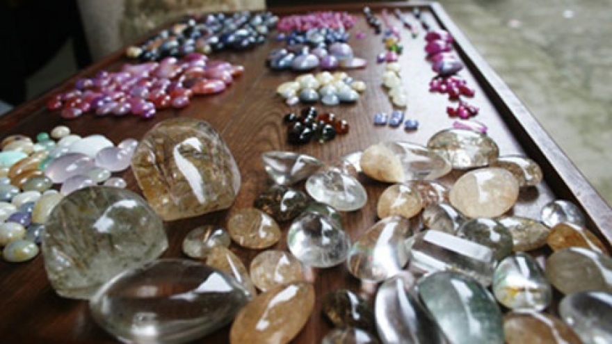 Luc Yen natural stone market