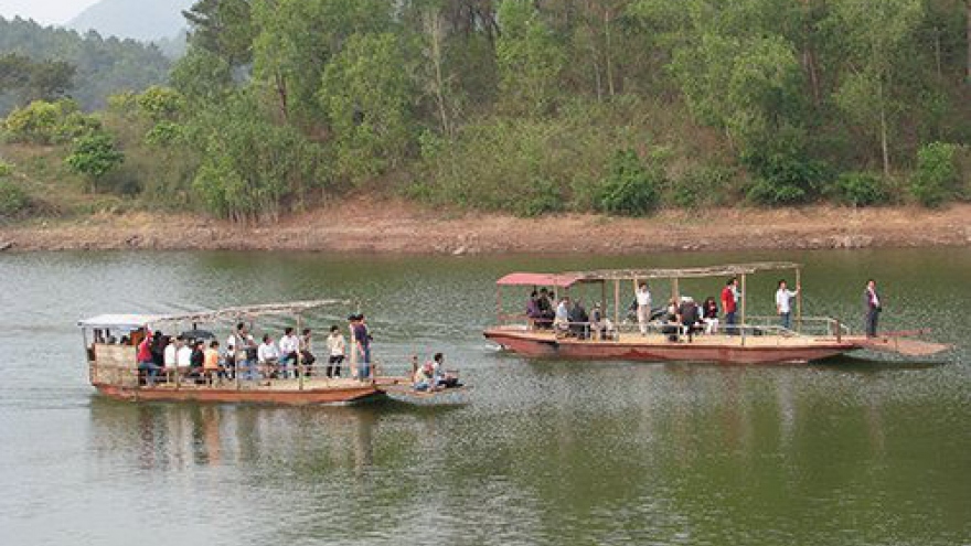 Boat repairman passionate for antiques