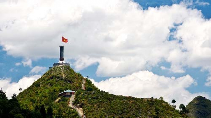 
        Lung Cu flag tower
                              