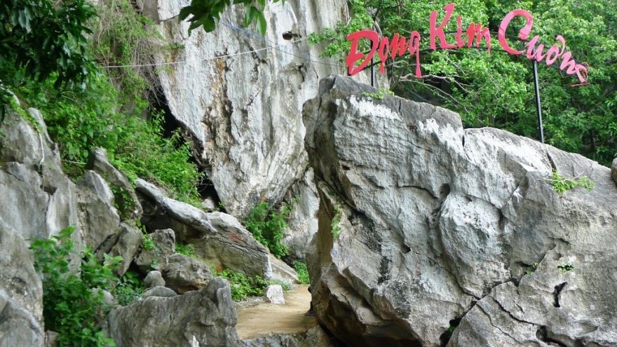 Spectacular caving on Phu Tu Islet