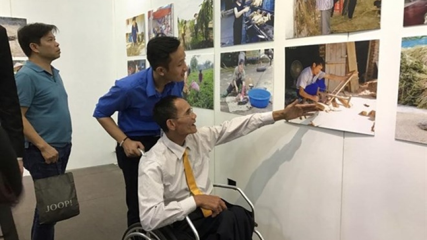 Photo exhibition showcases works by Vietnamese with disabilities