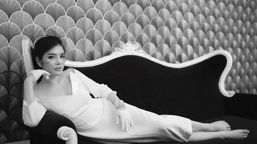 Nha Ky looks statuesque in chic black and white  