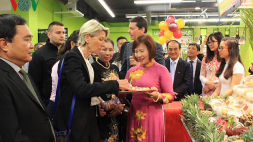 Casino touts Vietnamese food fare in France