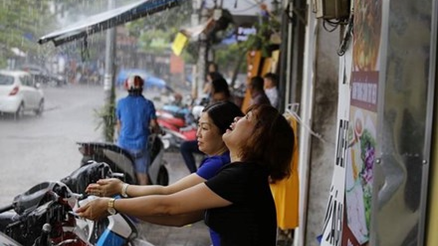 Hanoi welcomes rain – Cooler air to follow
