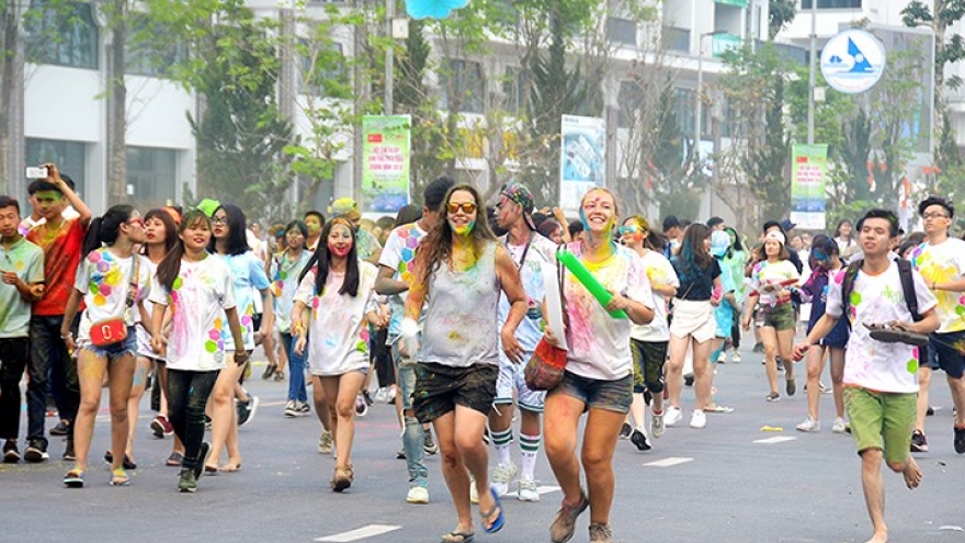 Spectacular rainbow of fun at Halong’s Mon Run