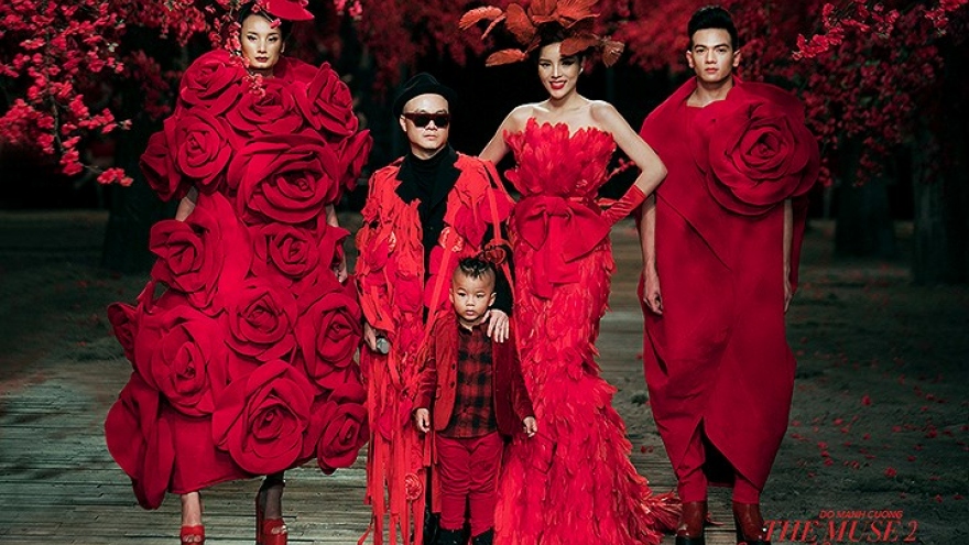 Models enthral in Do Manh Cuong’s designs