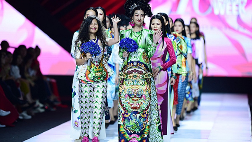 Stunning designs by Thuy Nguyen unveiled at Vietnam International Fashion Week