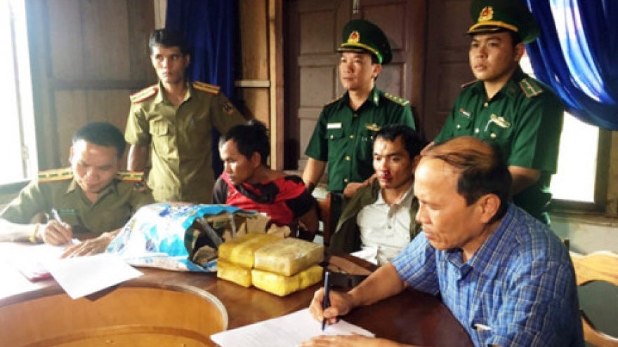 Border guards seize 40,000 pills in synthetic drug ring bust