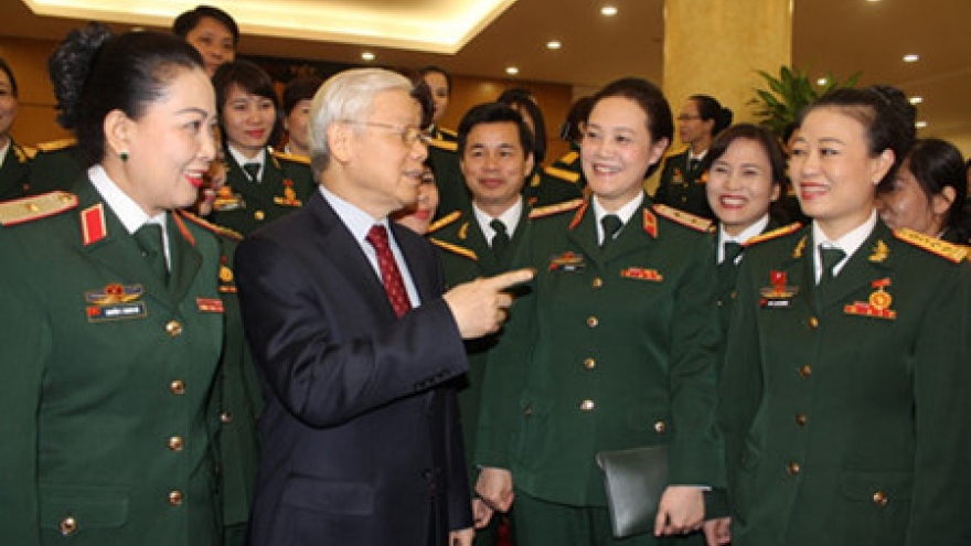 Party leader meets prominent female military personnel