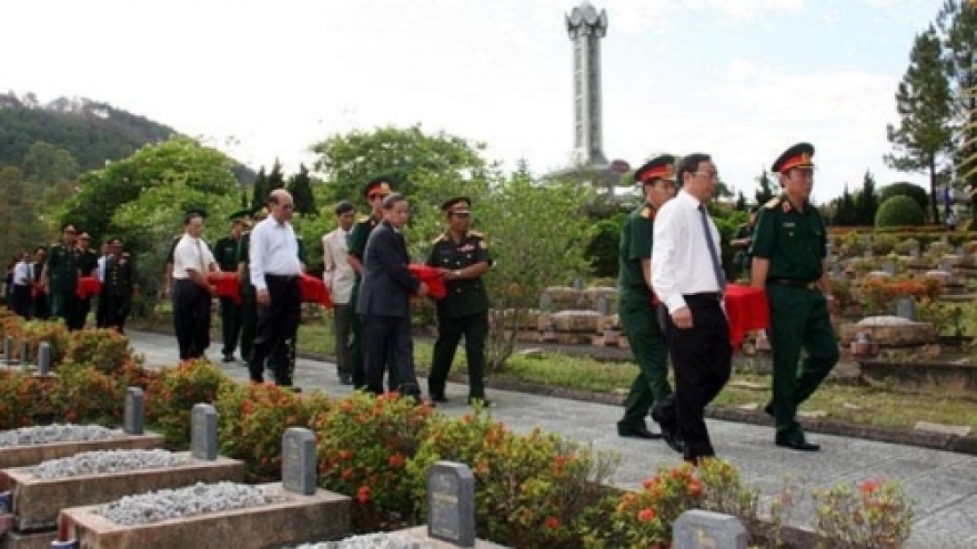 29 martyr remains from Laos reburied in Thua Thien-Hue
