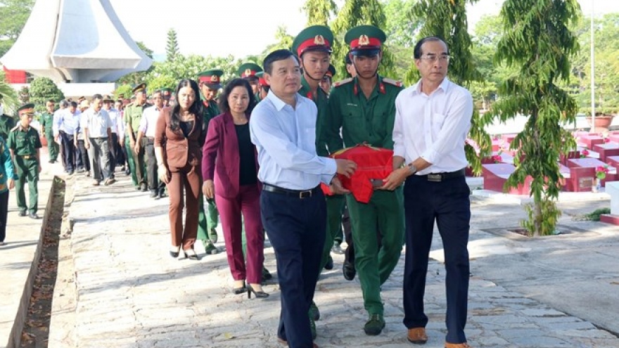 Remains of seven martyrs reburied in Binh Thuan
